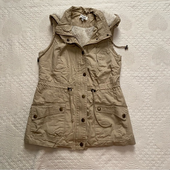 $10 or 2/$15 Charlotte Russe Sherpa Lined Khaki Utility Vest Size Small - Picture 7 of 8